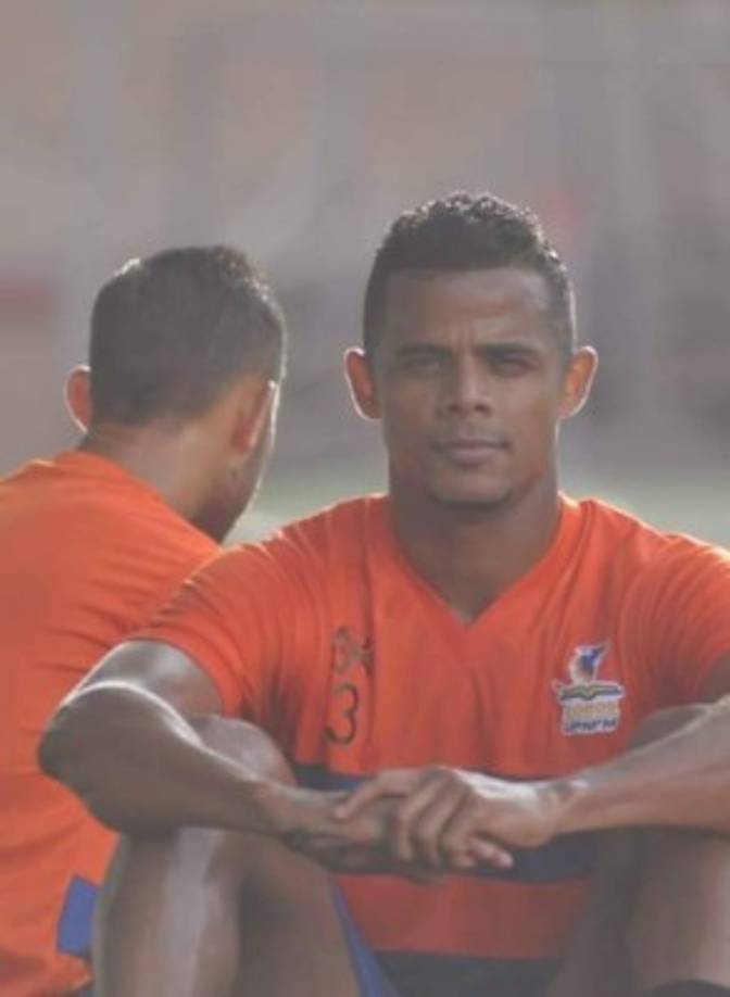 Samuel Córdova: Sorpresa. El defensor hondureño se unió a los trabajos de pretemporada del Olimpia y todo apunta a que estará firmando con los albos. Anteriormente jugó en la UPN y el Marathón.<br/>