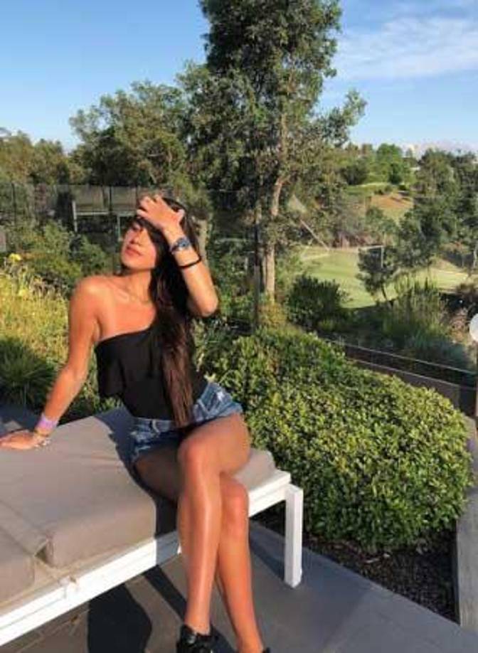 La linda chica <b>es modelo profesional e influencer. </b>