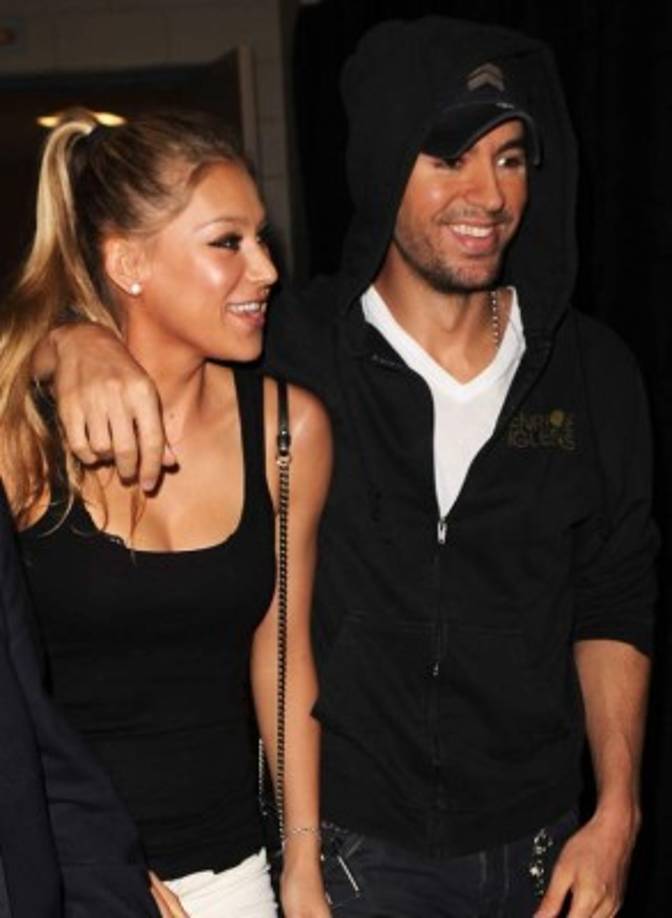 Anna Kournikova con Enrique Iglesias en 2001.