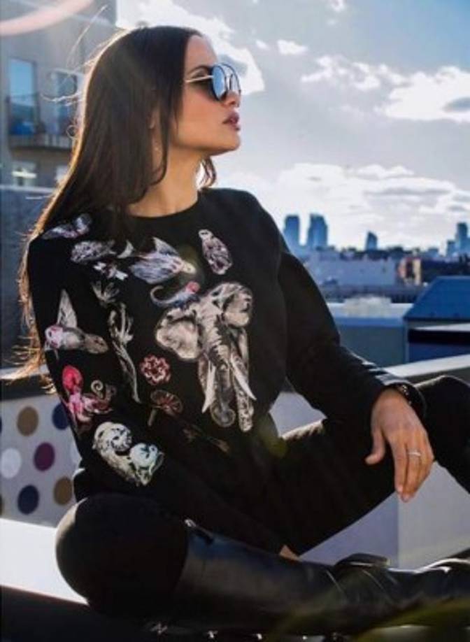 De pequeña soñaba con ser oficial y ayudar a quienes más lo necesiten, aunque también deseaba modelar en alguna de las pasarelas más importantes del mundo.<br/>