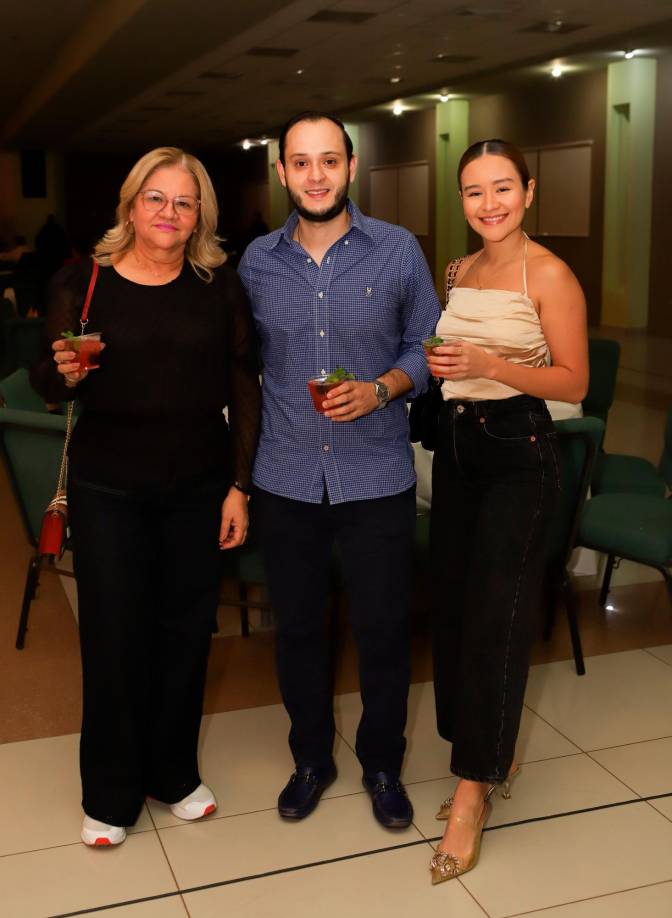 Gladys Castro, Néstor Muñoz y Gabriela Torres