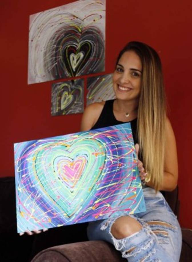 Luciano Ursino confesó que 'al principio' era difícil, pues 'estábamos lejos, en Venezuela ella trabajaba y pasaba moviéndose todo el día, no es fácil la vida que nosotros llevamos'. Eso sí, su media naranja le ve el lado bueno a la situación y prefiere centrarse en alabar las virtudes de su novio: 'Él es muy fuerte y estoy orgullosa por todo lo que hizo para recuperarse, le puso mucho empeño y la verdad que lo hizo solo'.