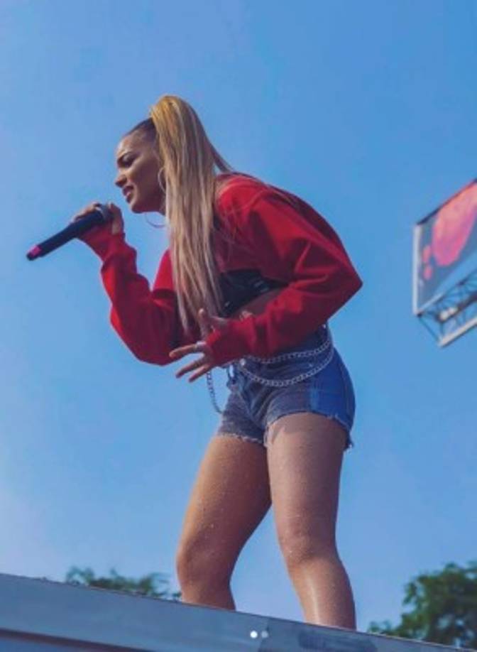 Sus fotos causan furor en las redes sociales.