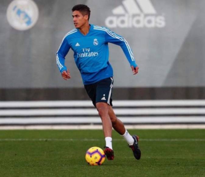 Raphaël Varane: El francés es un titular indiscutible en el esquema de Solari, sin embargo, medios españoles informan que no es segura su participación debido a un proceso gripal. Si juega o no, se conocerá una hora antes del juego.