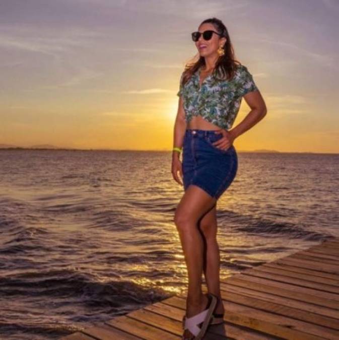 Loren Mercadal, es otra de las reconocidas presentadoras hondureñas que disfrutó de las playas de Tela y lo compartió con sus fans.<br/><br/>