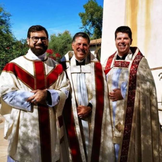 Alberto Cutié, conocido como padre Alberto, ahora es un sacerdote episcopal, o sea anglicano, internacionalmente popular por su trabajo en los medios de comunicación. Fue sacerdote católico durante quince años.