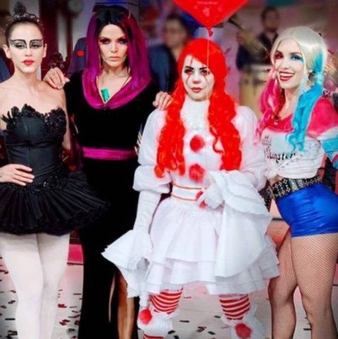 Andrea Legarreta también compartió fotos con el resto del presentadores del programa 'Hoy', quienes también se disfrazaron por el día de Halloween.