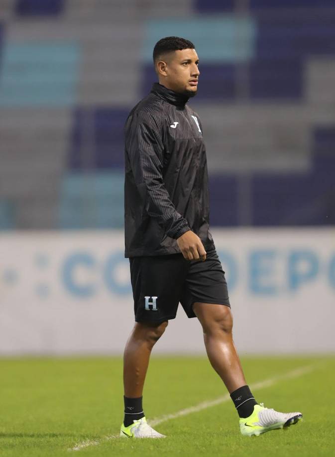 Bryan Acosta sigue con los problemas físicos tras el partido del viernes en el estadio Morazán.