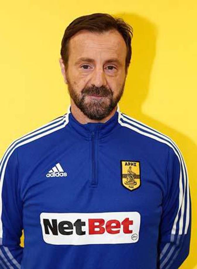 El griego Apostolos Mantzios de 52 años de edad es el entrenador del Aris Salónica FC y por lo tanto será el nuevo estratega de Luis Palma. Cuenta con amplia experiencia en el fútbol de su país.
