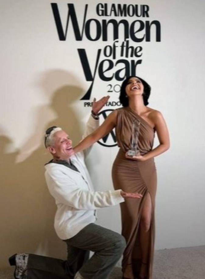 Luego de recibir su trofeo, Aguilar posó para los medios acreditados en la sala de prensa e hizo un posado de foto con el reconocido generador de contenido mexicano Kunno. Las fotos de Ángela Aguilar y Kunno se hizo viral esa misma noche. Así mismo, como las críticas de los usuarios de redes sociales que expresaron sus descontento y sorpresa por ver a una Ángela muy seria y hasta nerviosa en su disertación.