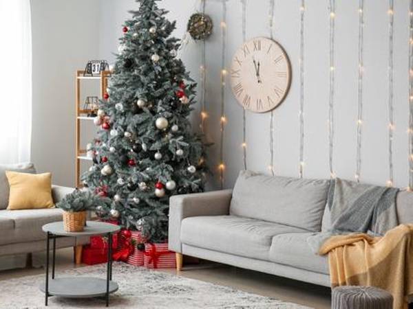 Tradicionalmente, diciembre es un mes lleno de eventos y rituales familiares, como armar el árbol de Navidad el 8 de diciembre y desarmarlo el 6 de enero, según la tradición religiosa. Este símbolo no solo tiene un significado espiritual, sino que también es una técnica de decoración que une a las familias.