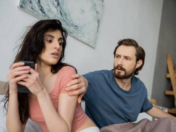 La infidelidad es uno de los principales motivos por los que una pareja puede separarse definitivamente; el sentimiento de traición es insuperable en la mayoría de los casos. Es común escuchar sobre hombres infieles pero, cuáles son las causas de la infidelidad en las mujeres.