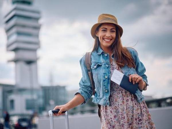 Siempre es buena idea llevar copias de tus documentos importantes (pasaporte, identificación, tarjetas de crédito) en un lugar separado de los originales.