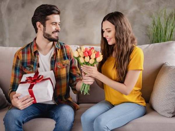 Este gesto se interpreta como una muestra de amor verdadero y compromiso.