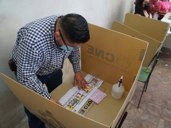 Más de 5.8 millones de ciudadanos están convocados para votar en las primarias de marzo de 2025. Los partidos políticos arrancarán con la campaña política el 18 de enero para granjearse la simpatía de los electores.