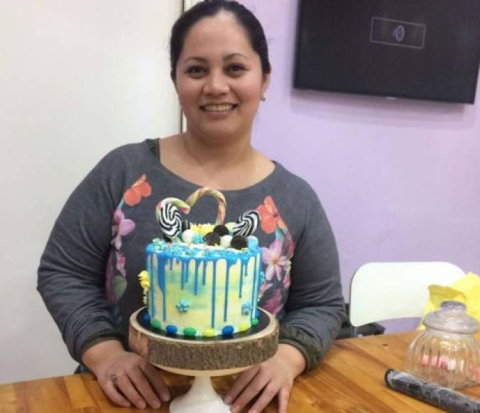 Fanny Cruz, originaria de Macuelizo, Bárbara, es una hondureña que radica en España y que se abre paso en el mundo de la pastelería. Todo esto con mucho sacrificio al igual que miles de hondureños que se encuentran en el extranjero.