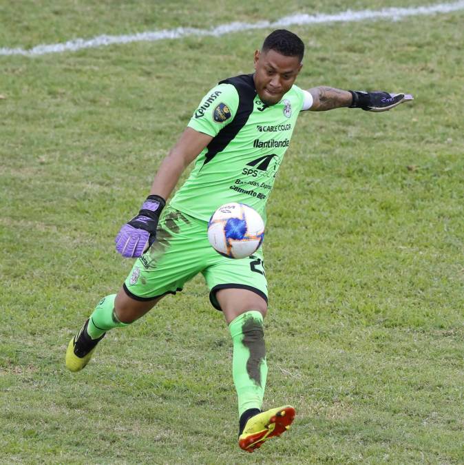 Denovan Torres - El futuro del portero sigue siendo una incógnita. El guardameta de 32 años está en la puerta de salida del Marathón tras finalizar su contrato. Sigue sin saber si se quedará o se irá del club verde.