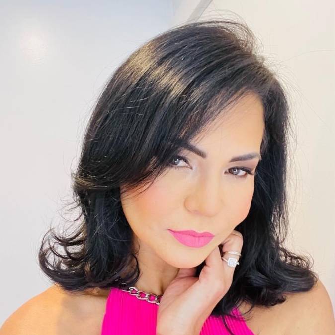 La también ex Miss Honduras Universo viaja constantemente a Honduras en compañía de sus hijos y su esposo. 
