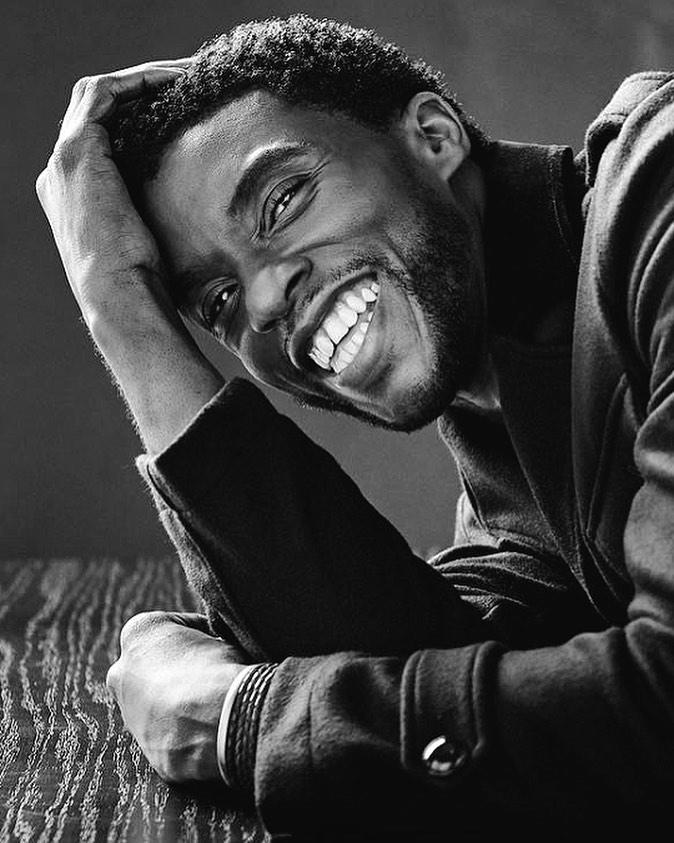 Revelan tensas cartas a la viuda de Chadwick Boseman