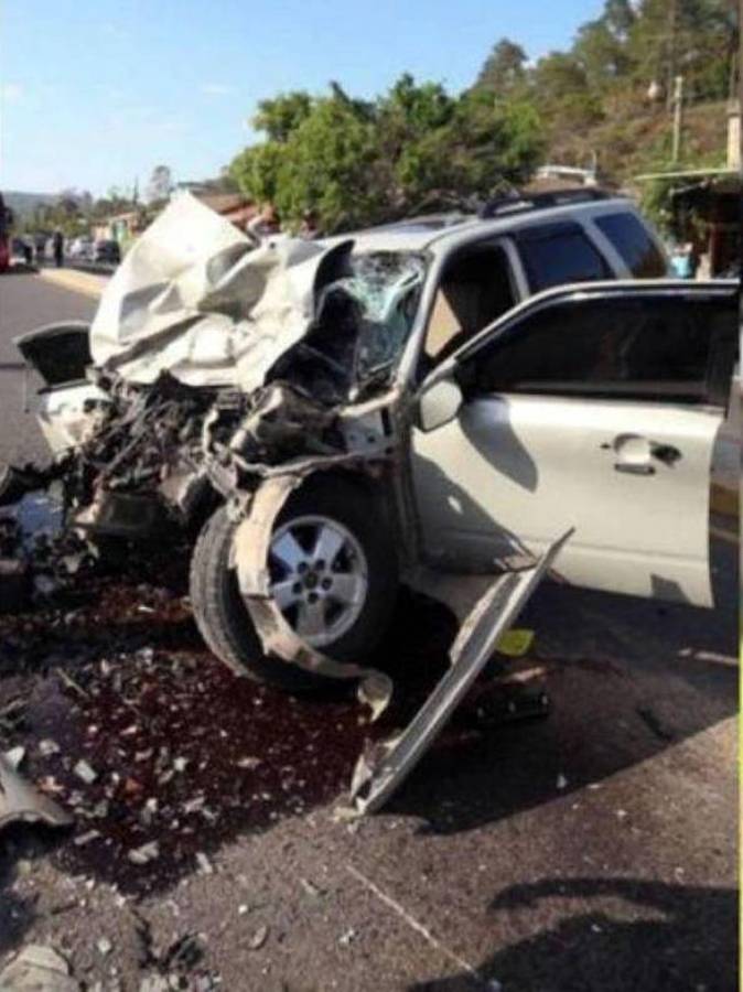 Así quedó el vehículo en el que viajaba Rubén Matamoros y su familia.