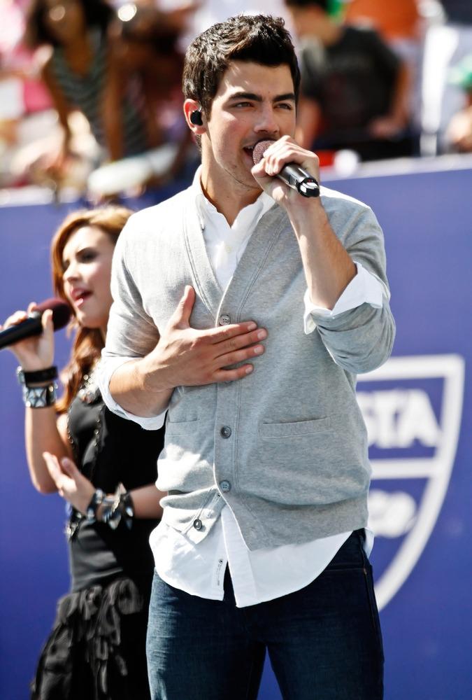 Joe Jonas habla de su salud mental y las redes lo cuestionan