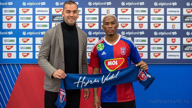 El catracho fue presentado en el Fehérvár FC de la primera división de Hungría.