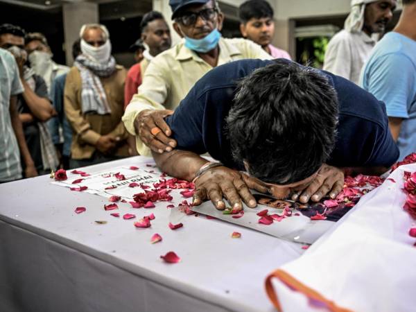Un homenaje al hijo y la nuera de Anil Ambalal Patel. “Dios se los llevó”, dijo sobre su familia.