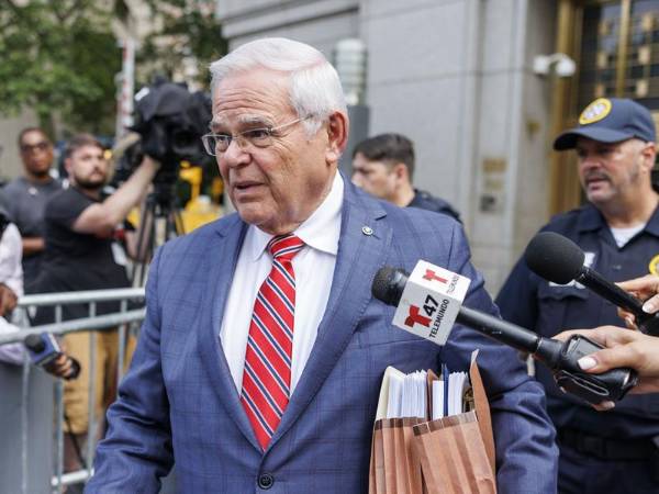 El exsenador demócrata, Bob Menéndez, renunció a su cargo tras ser declarado culpable por corrupción.