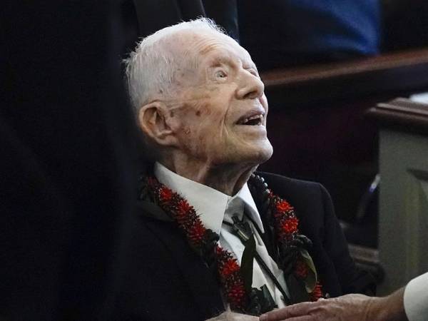 Fotografía de archivo del 29 de noviembre de 2023 del expresidente Jimmy Carter durante el funeral de su esposa, la ex primera dama estadounidense Rosalynn Carter.