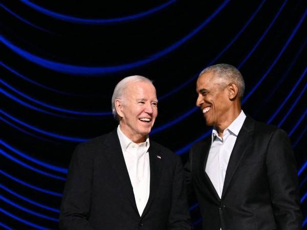 El sueldo que gana el presidente de los Estados Unidos no depende del partido político, ni de su legislatura, es el United State Code quien regula cuánto será el sueldo que debe ganar un presidente.