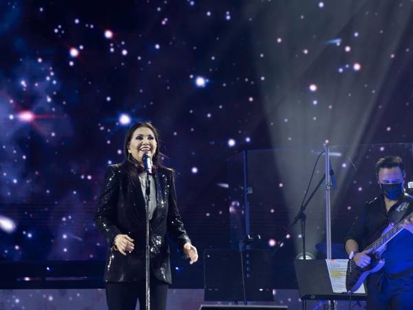 La artista mexicana Ana Gabriel en el cierre de su gira de 50 aniversario.