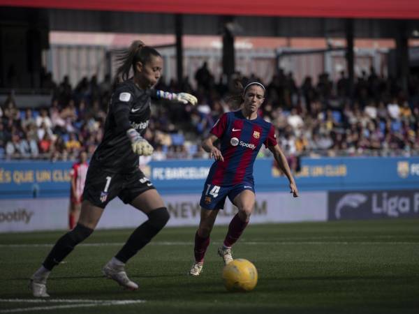 Aitana Bonmatí (der.), la actual jugadora del año, ha ayudado a llevar al Barcelona al título de la Liga de Campeones.
