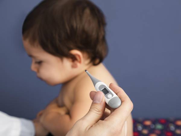 Un niño es atendido en un centro hospitalario de Honduras en una fotografía de referencia.