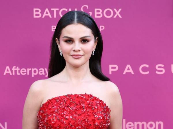 La actriz y cantante estadounidense Selena Gómez posa durante la alfombra roja de la cuarta gala benéfica anual del Rare Impact Fund, que apoya iniciativas de salud mental dirigidas a jóvenes, este miércoles, en el Hollywood Palladium en Los Ángeles (Estados Unidos).