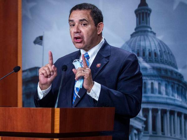 El congresista demócrata de Texas Henry Cuéllar, indultado por Trump, en una foto de archivo.
