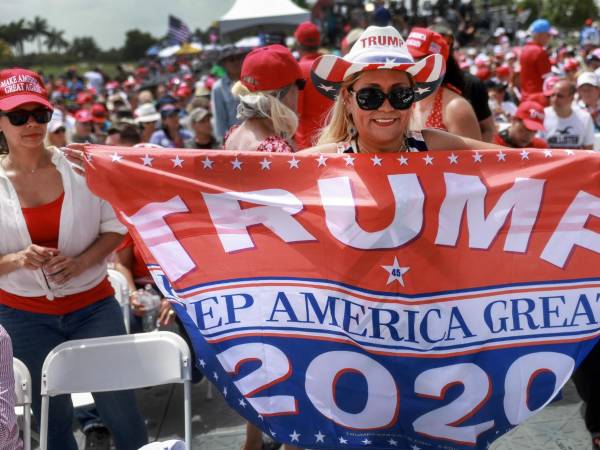 Miles de seguidores de Trump asistieron a su evento de campaña en Doral, Florida.