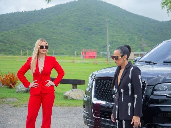 Emma Coronel, esposa del famoso narcotraficante mexicano Joaquín Guzmán Loera, alias el ‘Chapo’, debutó como modelo en un video musical protagonizado por quien fuera abogada de su marido, Mariel Colón.