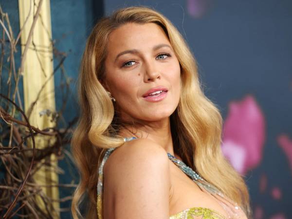 La esperada película “Rompiendo el círculo”, protagonizada por Blake Lively y Justin Baldoni, ha generado una controversia inesperada que ha captado la atención de los medios y las redes sociales. La película es una adaptación de novela homónima de la escritora Colleen Hoover, busca romper el ciclo de violencia doméstica que afecta a una generación tras otra.