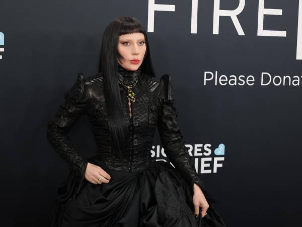 La cantante estadounidense Lady Gaga posa en la alfombra roja de la 67 ceremonia anual de los premios Grammy este domingo, en el Crypto.com Arena de Los Ángeles, California (EE.UU.). EFE/ Octavio Guzmán
