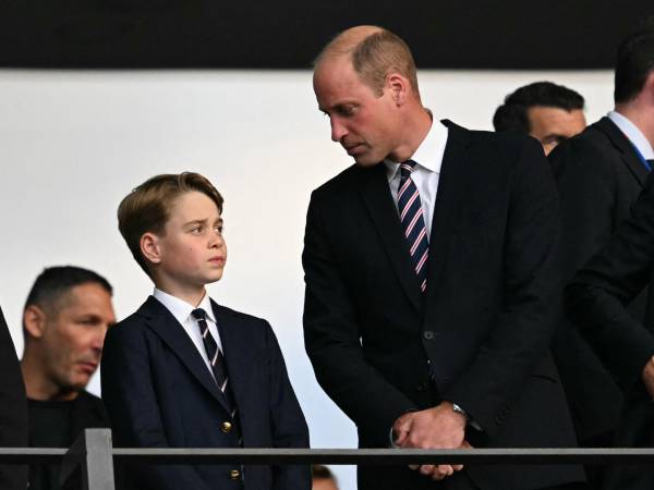 El príncipe William junto a su hijo, George, apoyando a Inglaterra en la final de la Eurocopa.