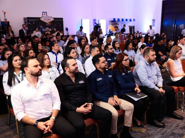 Ejecutivos de las marcas TOM en la presentación de 2025. Este 8 de abril inciia la Gira TOM 2026 en San Pedro Sula.
