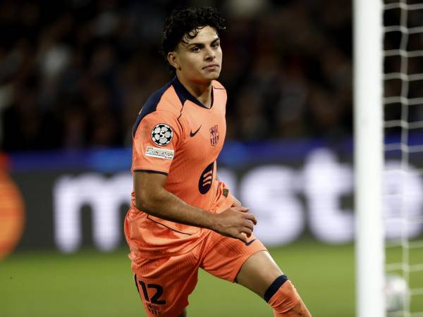 Xavi Espart celebrando su gol en el PSG vs Barcelona por la Champions League.