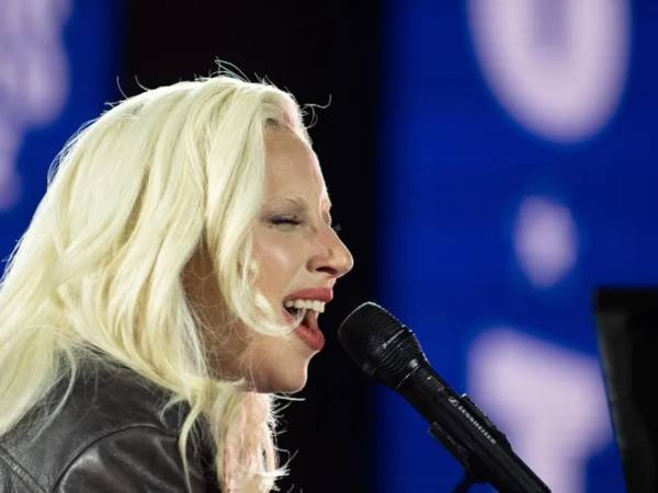 Lady Gaga lamentó no haber podido realizar el show, pero dijo que su médico le dijo que no podía cantar.