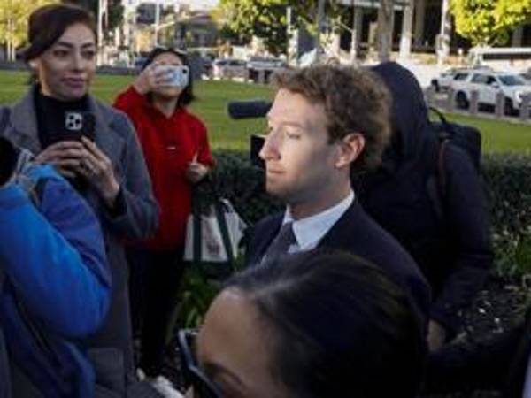 Mark Zuckerberg, director ejecutivo de Meta Platforms, llega para comparecer ante el tribunal en el Tribunal Superior del Condado de Los Ángeles en el centro de Los Ángeles, California.