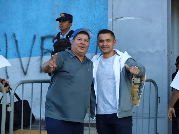 El exjugador del Olimpia causó revuelo antes de ingresar al Estadio Nacional.