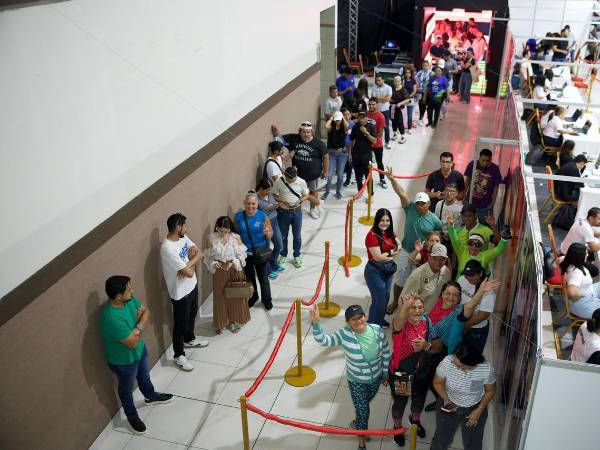 La cuenta regresiva entra en su recta final. A solo horas de la esperada “edición de oro” de la Maratón La Prensa-Gatorade, miles de corredores comenzaron a reclamar desde esta mañana sus kits de participación en la tradicional Expo Maratón, el punto de encuentro que marca el inicio oficial de la gran fiesta deportiva.