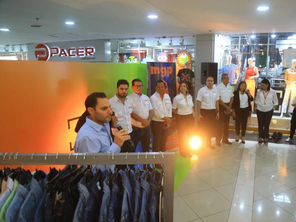 En un entretenido evento con grandes sorpresas e invitados especiales, ejecutivos de La Riviera desarrollaron en el City Mall el lanzamiento de su nueva línea de ropa.