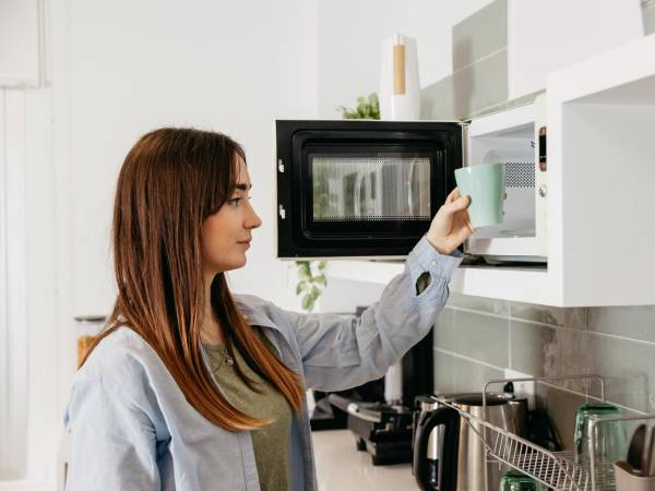 A diferencia de los hornos de gas, los microondas no cuentan con controles de temperatura sino de potencia.