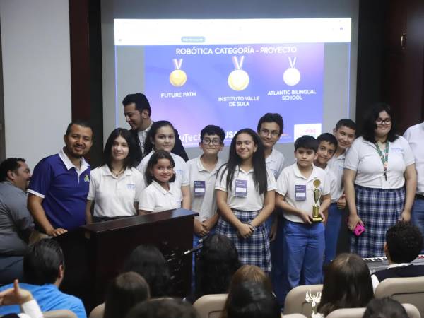 Los estudiantes sampedranos arrasaron en la competencia nacional de robótica y Microsoft organizada por Edutech para incentivar la educación STEM en Honduras, en la que participaron más de 25 centros educativos de diferentes partes del país.