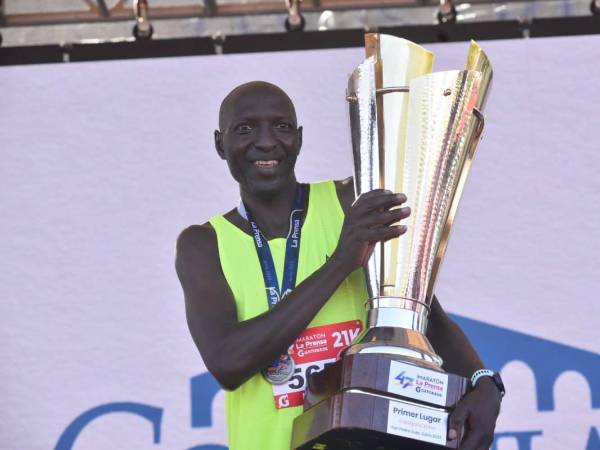 El keniano Julius Kibet tiene 42 años de edad y además ha competido en Alemania, Estados Unidos, Japón y México.